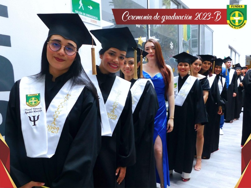 Emotivas Ceremonias de GraduaciÃ³n en FUNDES Nuevos Profesionales Listos para Enfrentar DesafÃ­os
