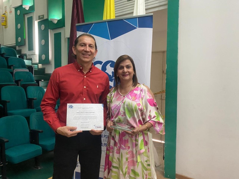 Facultad de PsicologÃ­a de FUNDES recibiÃ³ exaltaciÃ³n por su compromiso con la calidad acadÃ©mica