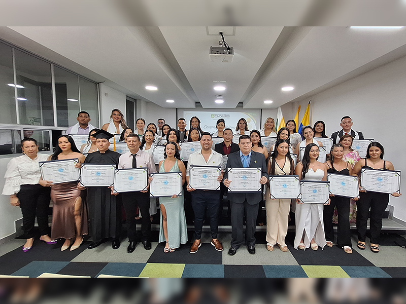MÃ¡s de 60 estudiantes recibieron su tÃ­tulo profesional en FUNDES