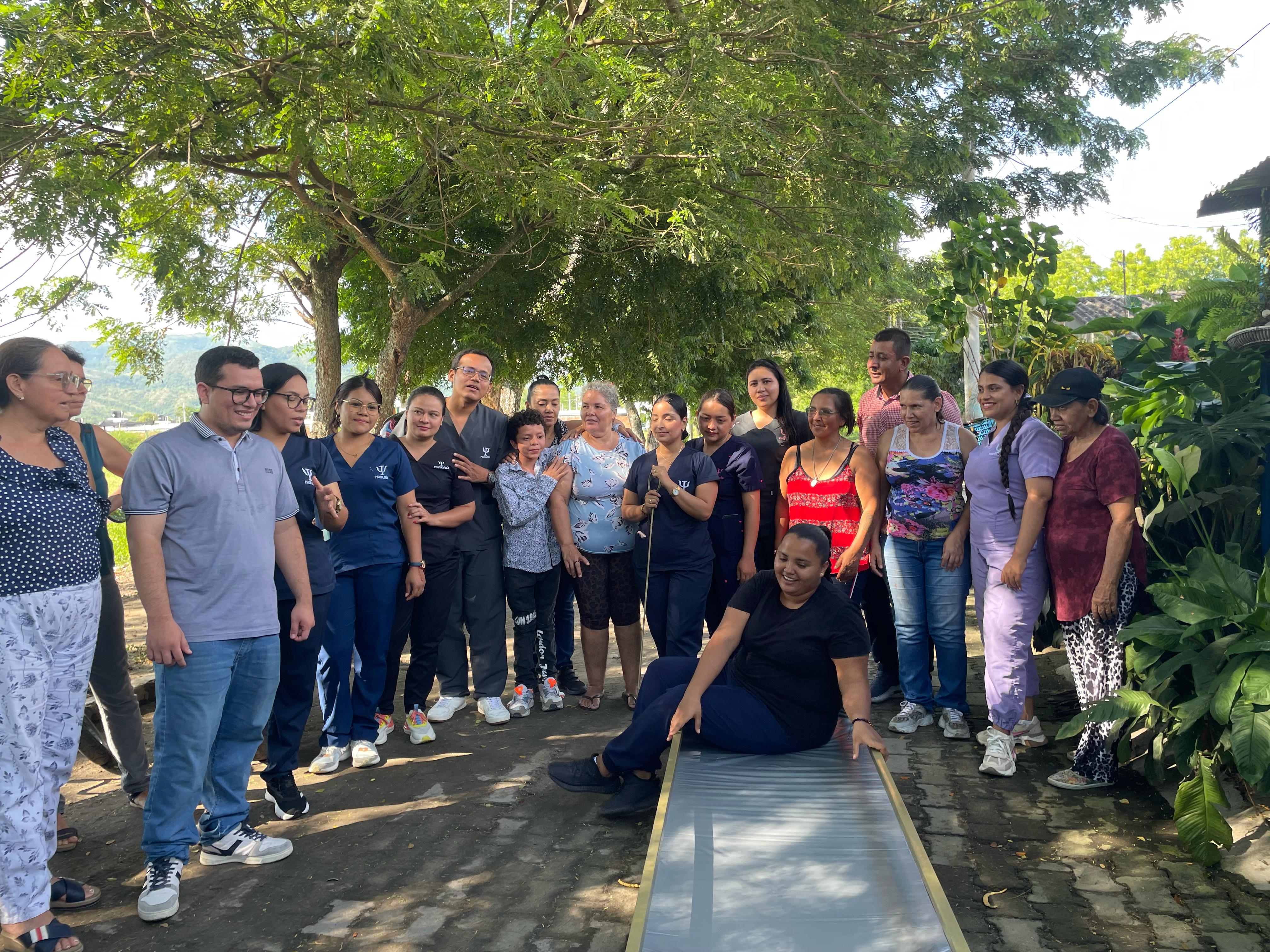 Una Camilla para JesÃºs: Estudiantes de PsicologÃ­a de FUNDES Transforman realidades a travÃ©s del Aprendizaje Servicio