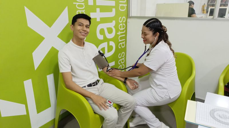 Feria de la Salud FUNDES promueve hÃ¡bitos saludables en su comunidad acadÃ©mica 